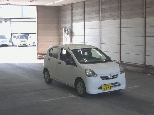 2685 DAIHATSU MIRA E S LA300S 2013 г. (ARAI Bayside)